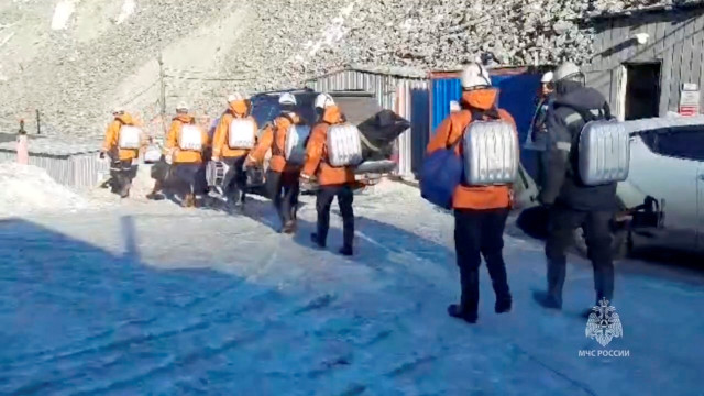 Treze trabalhadores presos após desabamento de mina de ouro na Rússia