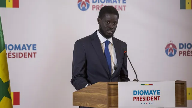 
                    Presidente senegalês concede perdão presidencial a 984 condenados
                
