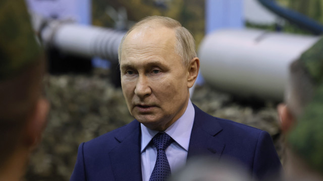 Putin considera "absurdo" a ideia de que a Rússia quer atacar a Europa