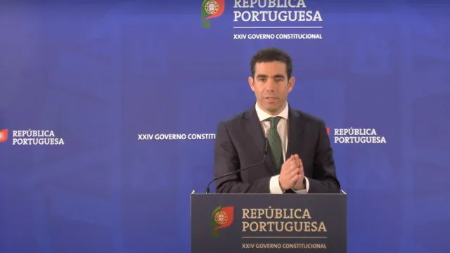 "Invadir espaços de comunicação social é grave numa democracia"