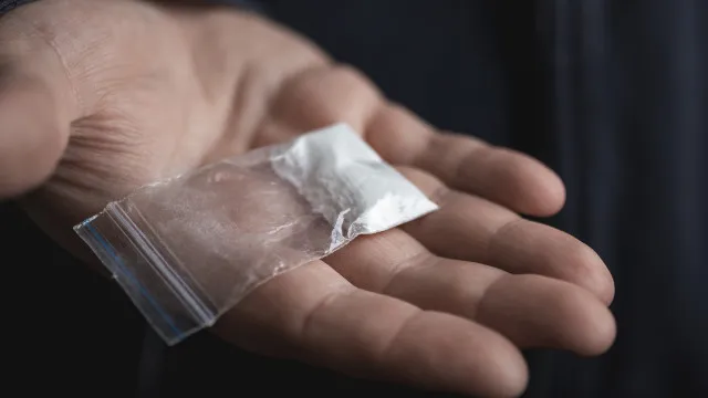 
                    Agente da PSP afastado após ser gravado a consumir cocaína. Há vídeo
                