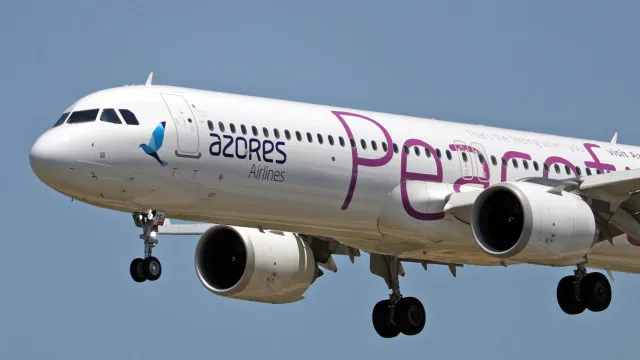 
                    Avião da Azores Airlines continua imobilizado após incidente
                