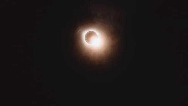Planeia ver o eclipse solar? Eis as 4 apps que deve ter no telemóvel