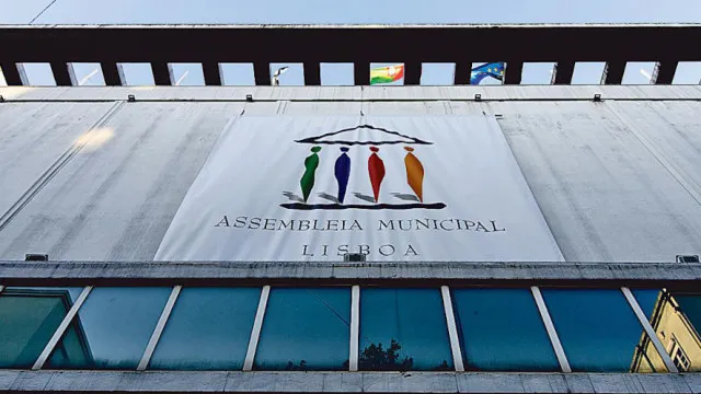 Chega distraiu-se, moção do Bloco passou e agora exige repetir votação
