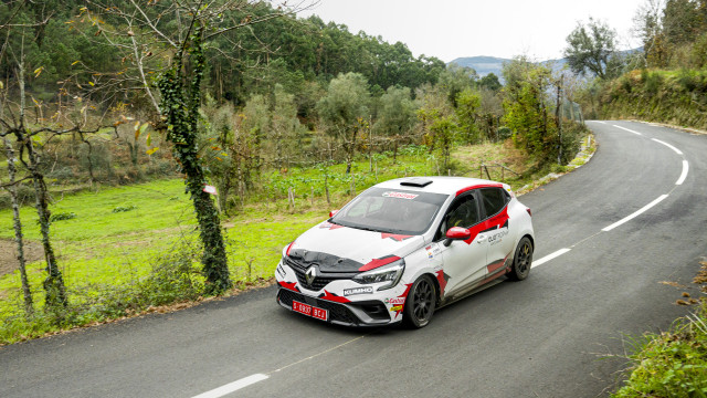 Quer ser piloto de ralis? Renault quer que testem o Clio Rally 5