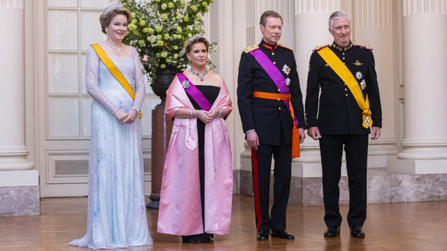 Tiaras e vestidos longos: Assim foi o jantar de gala dos reis da Bélgica