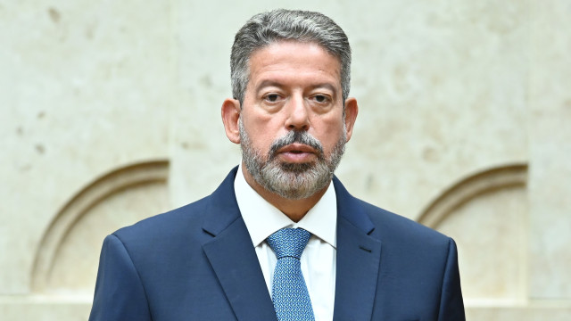 Lira se contrapõe a Motta com acenos a governo Lula durante ato do IR