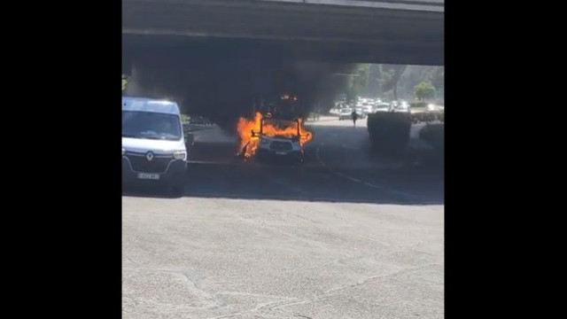 Camião sem condutor percorre estrada de Madrid em chamas