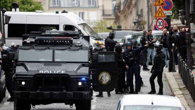 Detido homem que se barricou no consulado do Irão em Paris