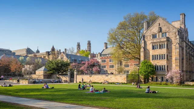 
                    Governo Trump acusa Yale de discriminação contra brancos nas admissões
                