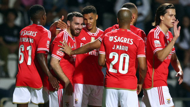 Benfica en'Carr'illa na linha de Faro e (ainda) persegue líder Sporting