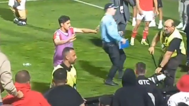 Ambiente ferveu em Faro. Tiago Gouveia teve de acalmar adeptos do Benfica