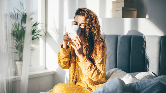 Saiba a que horas deve tomar o primeiro café do dia 