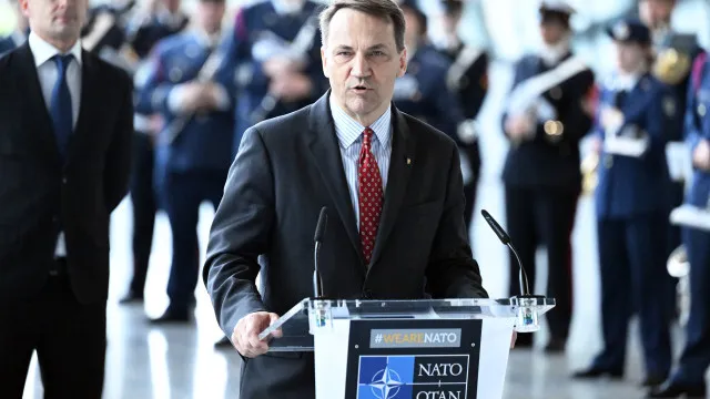 
                    MNE polaco pede proibição de entrada de ministro israelita: 