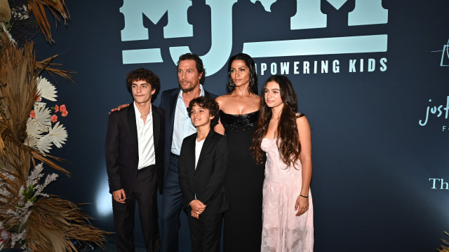 Como cresceram... Matthew McConaughey com os três filhos em evento