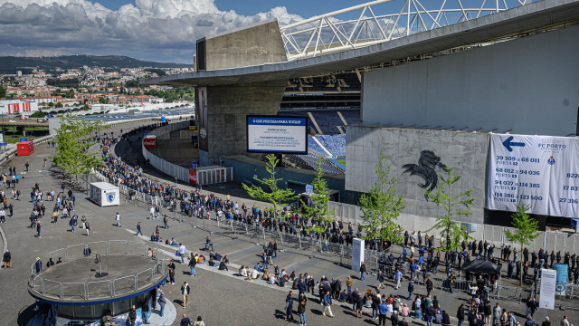 EM DIRETO: Urnas encerradas para as eleições do FC Porto