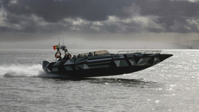 Marinha recupera lancha e entrega-a a São Tomé e Príncipe. As imagens