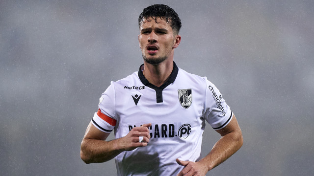 Tomás Handel deixa Vitória SC e ruma à Sérvia. Os detalhes do negócio