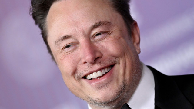 Musk chega a Pequim e poderá apresentar novo piloto automático da Tesla