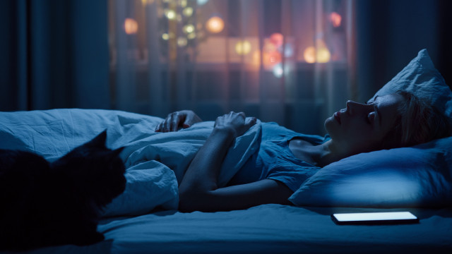 Como evitar que a bateria do seu iPhone acabe durante a noite