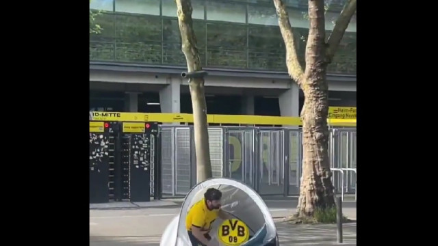 Adepto do Dortmund 'acampou' ao pé do estádio antes de jogo da Champions
