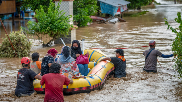 Aluimentos de terras e inundações na Indonésia fazem 15 mortos