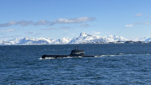 Arpão é o 1.º submarino português a navegar debaixo do gelo do Ártico