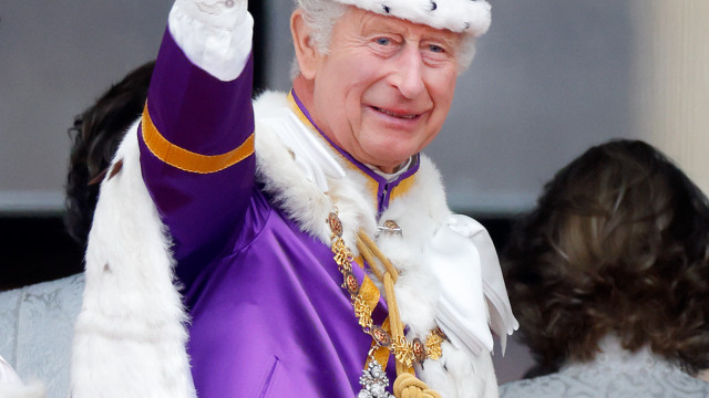 Carlos III comemora 1.º ano desde que foi coroado. Recorde as imagens