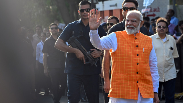 Primeiro-ministro Modi vota na terceira fase das legislativas na Índia