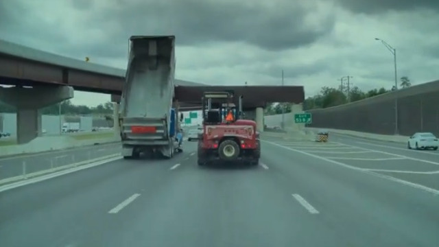 Camião colide de forma violenta contra ponte em autoestrada dos EUA