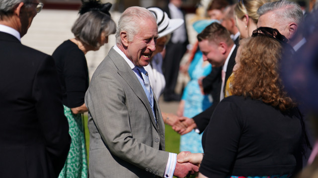 Haja boa disposição! Rei Carlos III encanta durante festa em Buckingham