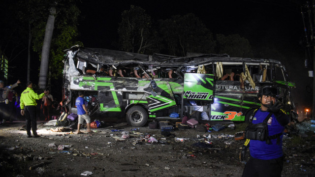 Pelo menos 11 mortos em acidente com veículo escolar na Indonésia