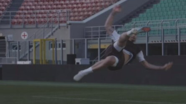 Ibrahimovic ainda faz acrobacias em San Siro (com assistência especial)