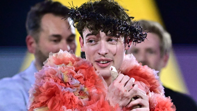 Artista que venceu Eurovisão em 2024 devolve troféu: 