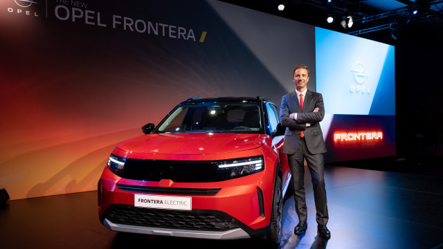 Opel Frontera apresentado ao vivo. Disponível em híbrido e elétrico