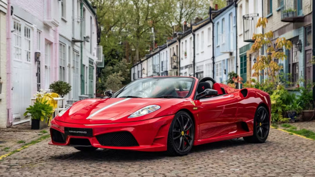 Este Ferrari está à venda e virou notícia por um extra muito peculiar
