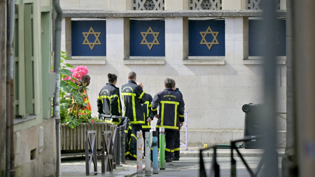 Homem abatido após tentar "atear fogo a sinagoga" em França