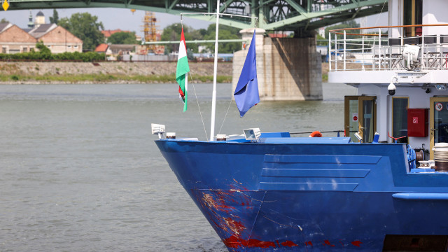 Dois mortos e cinco desaparecidos em colisão de barcos na Hungria