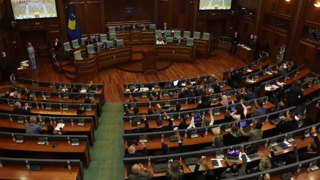 
                    Parlamento do Kosovo elege Presidente após longo impasse político
                