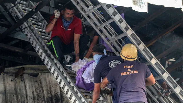
                    Incêndio numa escola no norte da Índia mata 14 adolescentes
                