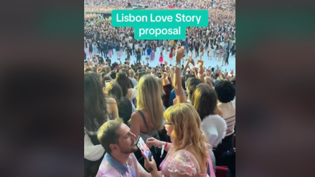 Fã pedida em casamento quando fazia direto do concerto de Taylor Swift