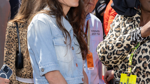 Charlotte Casiraghi em look 'all jeans' no GP do Mónaco