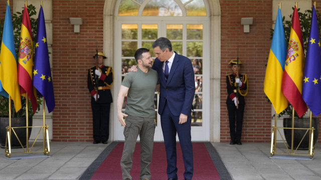 Sánchez manifesta apoio a Zelensky: 