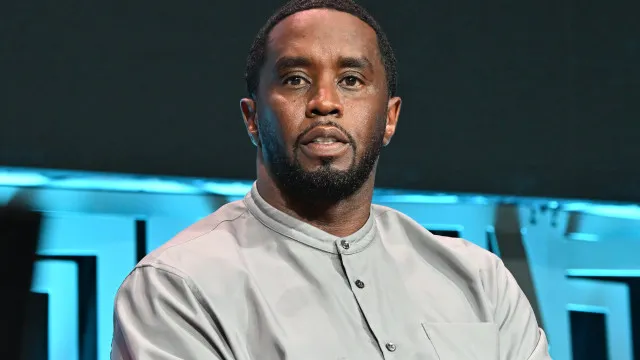 
                    Diddy envolve-se em briga na prisão e vai parar à solitária
                