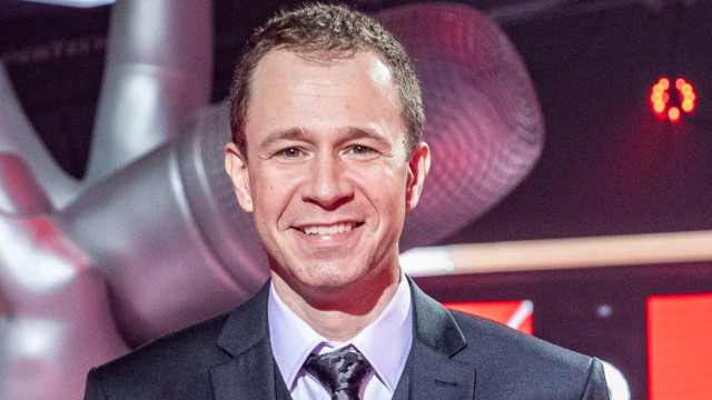 Tiago Leifert retorna ao The Voice e diz que é 'difícil segurar' a emoção