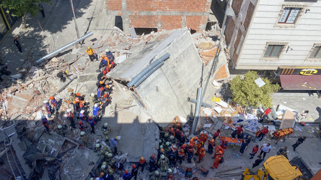 Várias pessoas soterradas após edifício desabar em Istambul