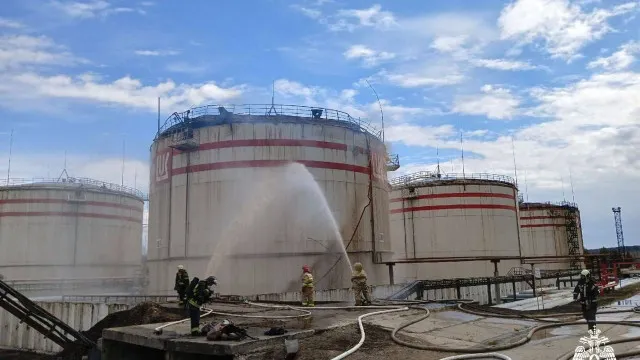 
                    Ucrânia ataca refinaria russa após anúncio de acordo pelos EUA
                
