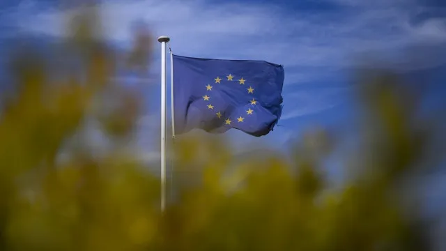 
                    UE vai recomendar a Estados-membros que proíbam terapias de conversão
                