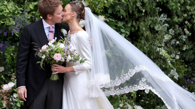 Duque de Westminster e Olivia Henson. O beijo dos noivos depois do 'sim'