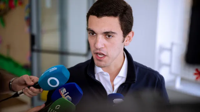Carneiro "enganou ou foi enganado" sobre "casas prontas", diz Bugalho